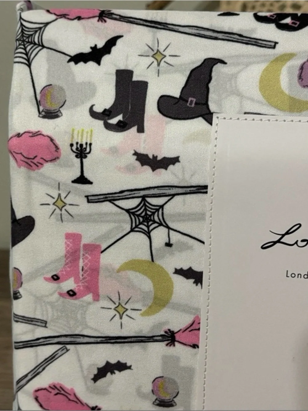 New! LONDON KAYE Witches Boots, Bats TWIN SIZE HALLOWEEN Sheet